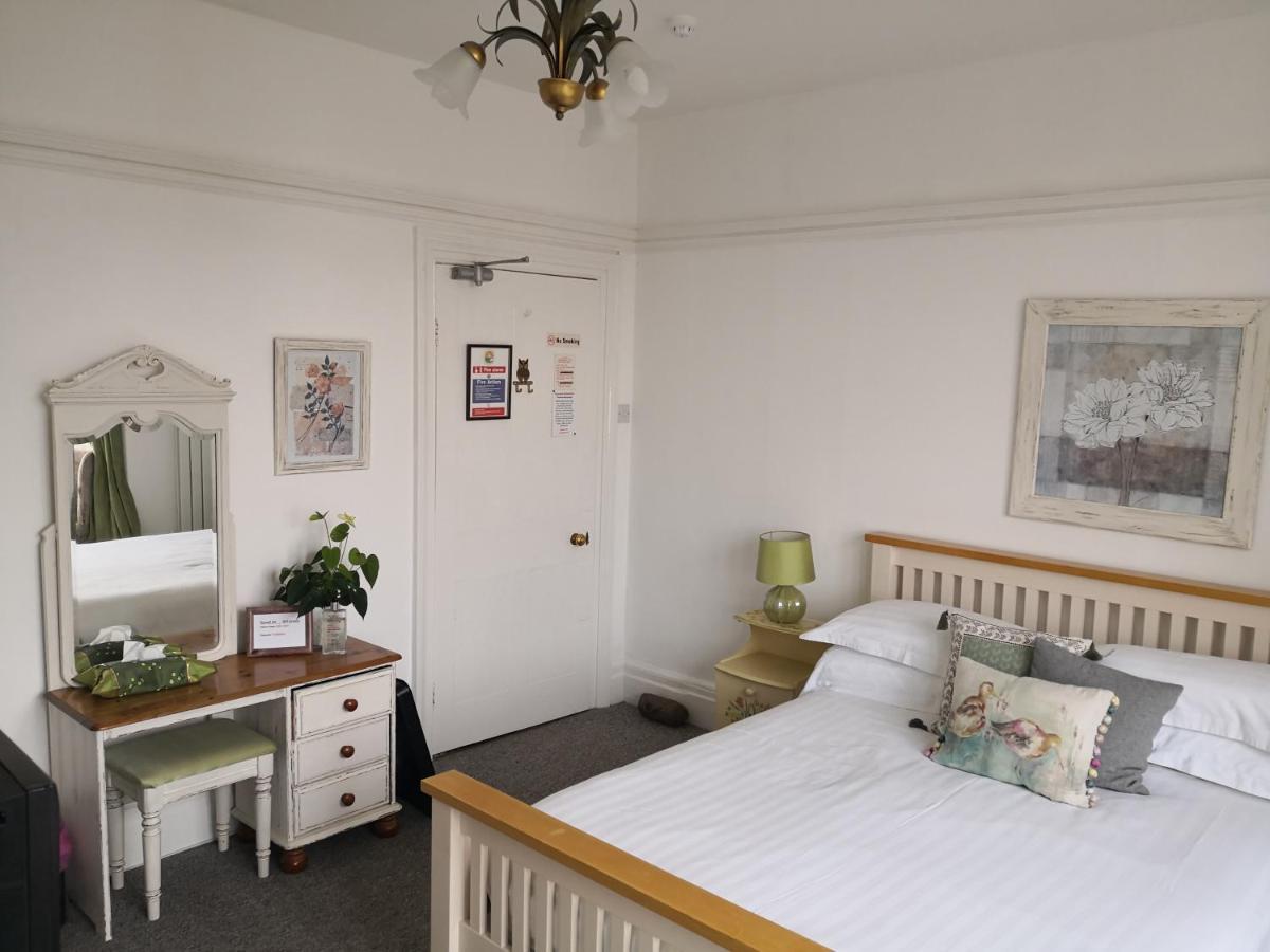 Sunset Guest House Hunstanton Exteriör bild A bedroom at the hotel