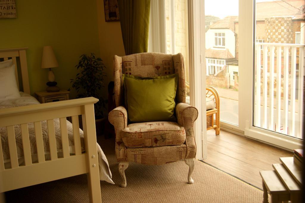Sunset Guest House Hunstanton Rum bild A wing chair