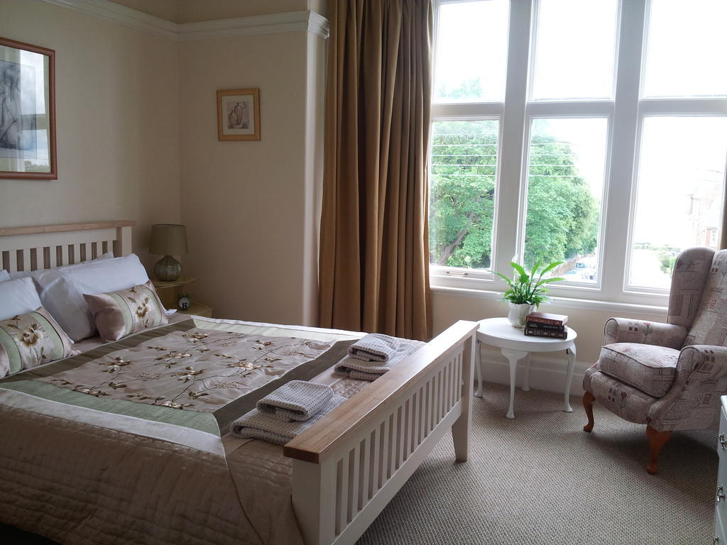 Sunset Guest House Hunstanton Exteriör bild A bedroom at the hotel