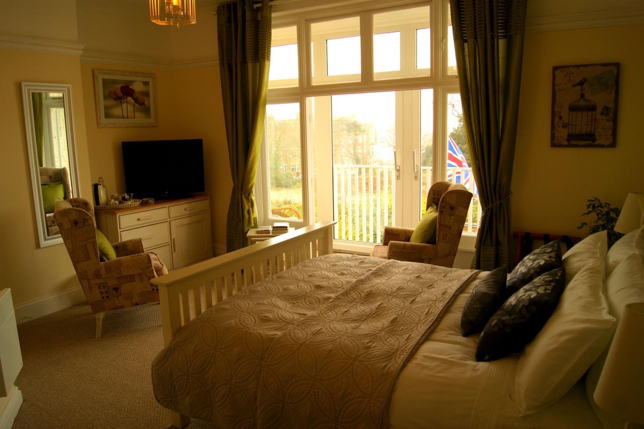 Sunset Guest House Hunstanton Exteriör bild A bedroom at the hotel