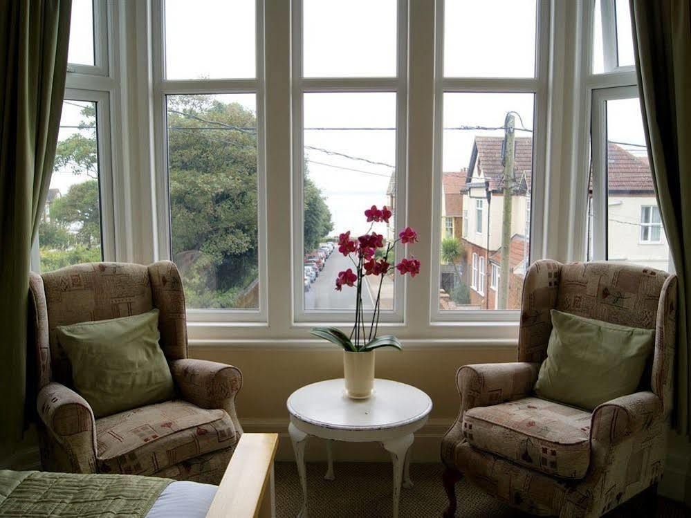 Sunset Guest House Hunstanton Exteriör bild A window with double glazing