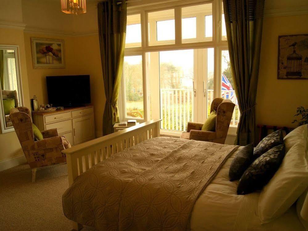 Sunset Guest House Hunstanton Exteriör bild A bedroom at the hotel