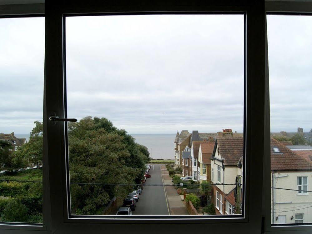 Sunset Guest House Hunstanton Exteriör bild View from the window of a flat in the building