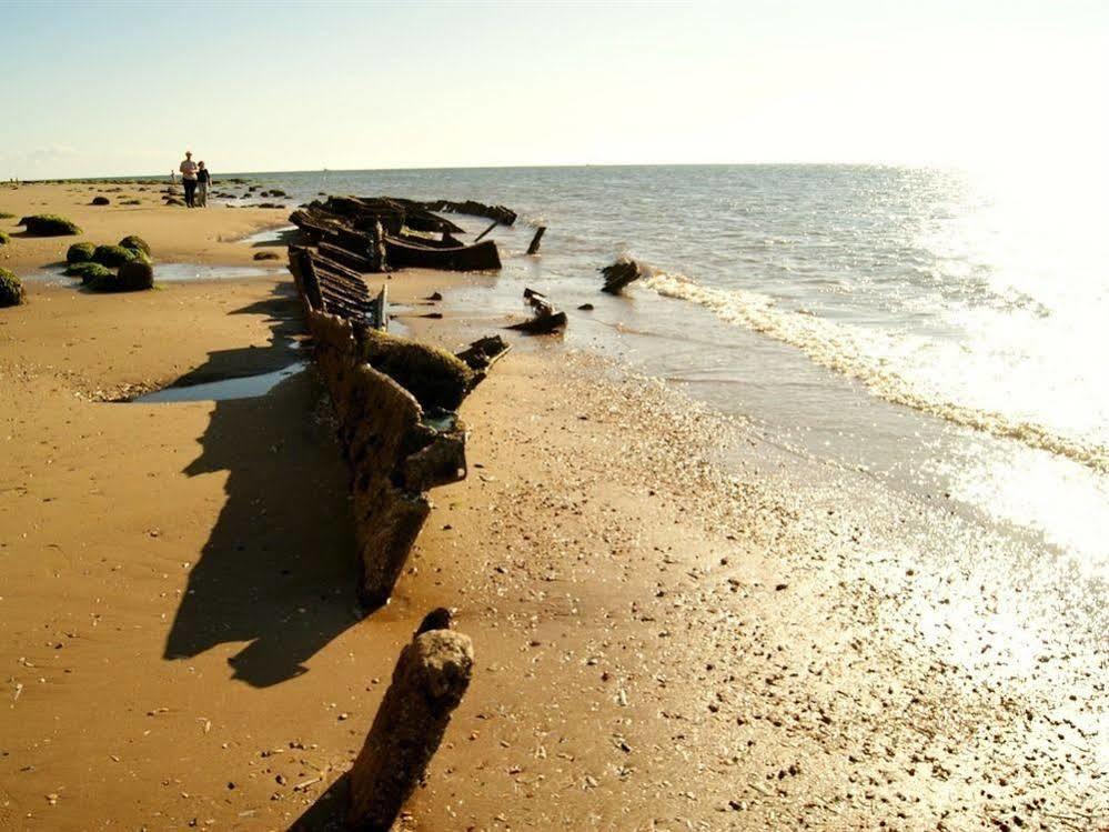 Sunset Guest House Hunstanton Exteriör bild The wreck of the SS Norge
